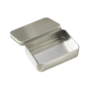 Boite de rangement en metal argente mat rectangulaire pour cables et petits objets utiles.