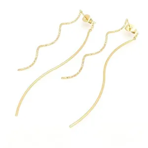Longues boucles d'oreilles pendantes dorées en acier inoxydable, design ondulé élégant pour femme.