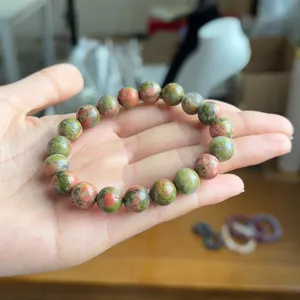 Natural stone beaded bracelet for women, trendy crystal gemstone wrist jewelry daily wear.