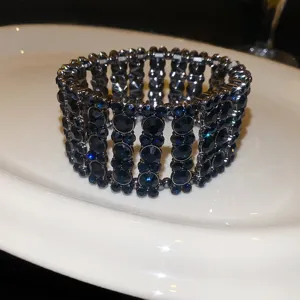 Breites Strass Armband, glitzerndes dunkelblaues Diamant Mode Manschette Schmuck für Frauen.