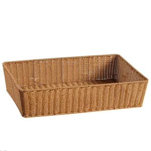 Gevlochten rattan opbergmand voor supermarkt fruit brood en diverse kleine artikelen.