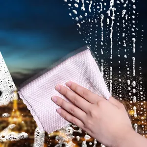 Παχύ και ανθεκτικό πανί καθαρισμού με ειδική υφή για τζάμια χωρίς κανένα ίχνος ή σημάδι.
