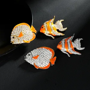 Fashion rhinestone tropical fish brooch pin set, elegant alloy crystal animal corsage.
