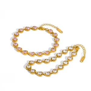 Pulsera con dijes de diamantes de imitación de acero inoxidable de lujo, detalles.