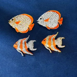 Fashion Alloy Rhinestone Tropical Fish Brooch Shiny Enamel Animal Breastpin Scarf Buckle Accessory For Women Men Jewelry Gift