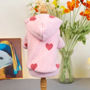 Linda sudadera rosa para mascotas con corazones rojos, tela polar suave para perros
