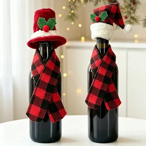 Festliches Weihnachts-Set mit rot-schwarzem Karomuster für Weinflaschen-Deko (Hut, Schal)