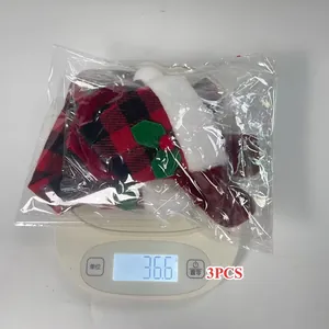 Detaillierte Gewichtsmessung von 3 STÜCK rot-schwarz karierten Weihnachts-Weinflaschenhüllen