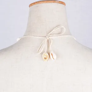 Collier ras du cou en coquillage style bohème avec cordon réglable, vue de dos