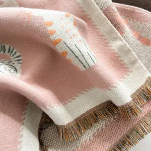 Morbida sciarpa invernale in eco-cashmere con gatto, elegante scialle caldo e versatile.