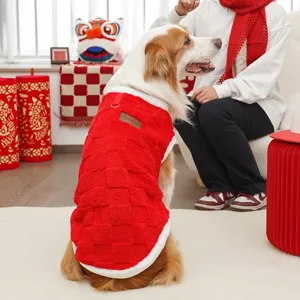 Accogliente gilet invernale in peluche per cani medi e grandi, caldo abbigliamento rosso per animali.