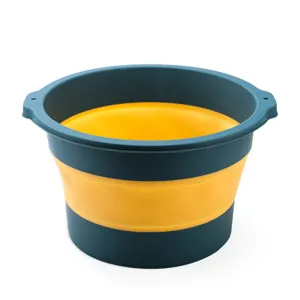 Secchio per pediluvio pieghevole e portatile, design salvaspazio in colore blu e giallo.