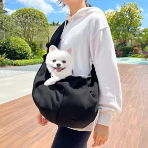 Vista detallada de la bolsa bandolera transpirable para mascotas, ideal para perros pequeños y gatos.