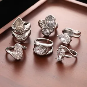 Elegante set di anelli in acciaio inossidabile argento con zirconi ovali e a goccia