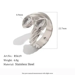 Detailansicht eines Edelstahlrings mit Zirkonia-Wassertropfen und Maßangaben in Millimetern.