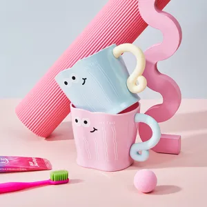 Joli ensemble de tasses à brosse à dents, gobelet de bain de bouche en plastique avec yeux rigolos.