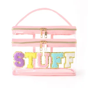 Bolsas de maquillaje transparentes de doble capa con ribete rosa y parches coloridos.