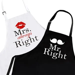 Ensemble de tabliers de cuisine en polyester pour couples avec un joli imprimé amusant.