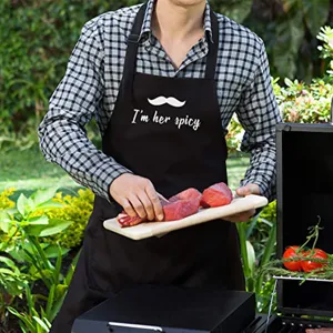 Tablier de cuisine en polyester avec imprimé amusant et sangle réglable, idéal pour le barbecue.