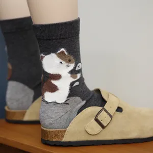 Calzini donna in cotone grigio a metà polpaccio con gatto peluche sul tacco. Stile chic.