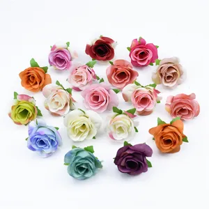 Teste di rose in seta artificiale per decorazione matrimonio, colori assortiti.