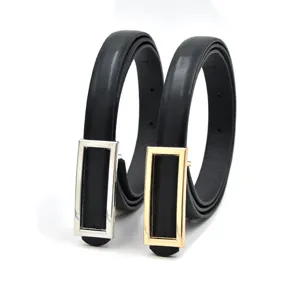 Cinturón delgado negro elegante para mujer con hebilla de metal rectangular accesorio de moda.