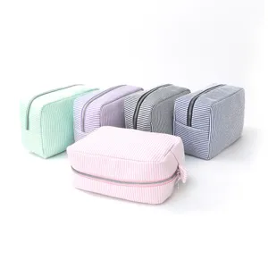 Tragbares gestreiftes Kosmetiktasche Set mit grosser Kapazität für Reise und Alltag.