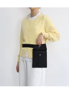 Marsupio nero multifunzionale con grandi tasche, perfetto per il tempo libero e viaggi.