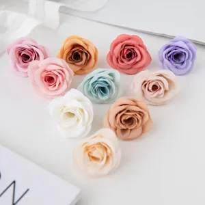 Têtes de roses artificielles 4cm roses en soie pour boîte cadeau DIY décoration mariage.