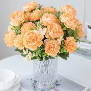Kunstmatige pioenroos hortensia bloemboeket in glazen vaas voor thuis huwelijk decoratie