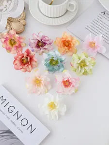 Kunstmatige wilde pioenroos bloemhoofdjes zijden bloemen detail voor huwelijksdecorekwisites.