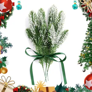 Kunstmatige bevlokte dennentakken met groen lint voor kerstbinnenhuisdecoratie en doe-het-zelf.
