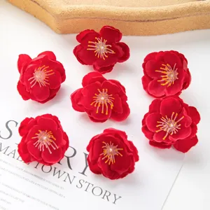 Mini fleurs de prunier artificielles rouges pour accessoires de cheveux et guirlandes DIY.