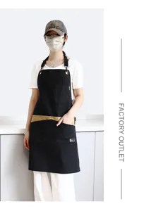Tablier de travail en toile réglable avec poches contrastées pour cuisine et salon.