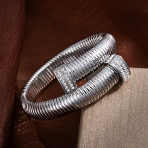 Bracelet manchette clou strass tendance style europeen luxe metal collier bijoux femme