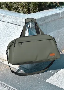 Large capacity travel duffel bag waterproof gym luggage bag for short trips and sports outdoor.