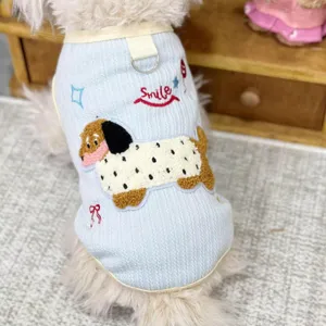 Gilet pour chien brodé de teckel mignon, vêtement tricoté de printemps avec anneau pour petits chiens.