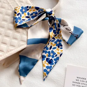 Elegante bloemen zijden lint sjaal voor dames, perfect als handtashendel en haaraccessoire.