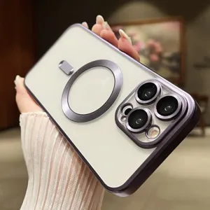 Detailansicht der magnetischen galvanisierten Handyhülle, kompatibel mit iPhone 15 Pro Max.