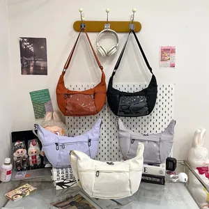 Bandolera de lona estilo japonés en forma de medialuna con ventana para pins