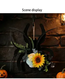 Detailopname van een zwarte spin Halloween krans met kunstmatige zonnebloemen en bloemen