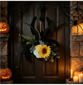 Gedetailleerd overzicht van de Halloween spinnenkrans met zonnebloem op houten deur