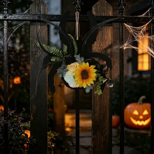 Zwarte Halloween spinkrans met zonnebloem voor tuinmuur en hek decoratie buiten