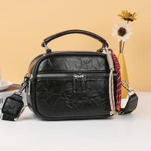 Schwarze weiche Leder Handtasche Detail mehrschichtige Reißverschluss Umhängetasche