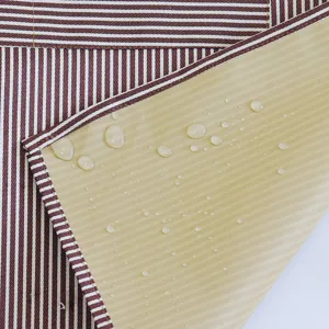 Tablier rayé imperméable pour la cuisine à domicile, la cuisson et les tâches ménagères.