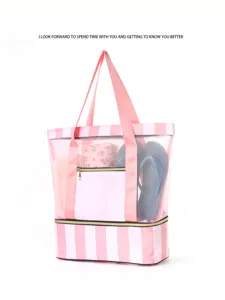 Vista dettagliata della borsa da mare a righe rosa con scomparto in rete e custodia.