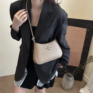 Korean commuter women underarm bag, 2025 new summer stylish single shoulder crossbody bag.