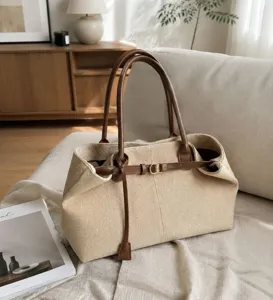 Retro large capacity tote bag for women, casual Korean style handbag for commuting.