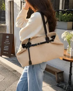 Large capacity shoulder bag for women, stylish casual tote bag with leather straps and buckle.