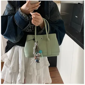 Green lychee pattern PU leather handbag with cute pendant, elegant daily commuter bag.
